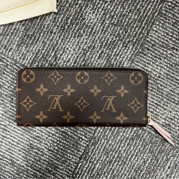 LOUIS VUITTON MONOGRAM CLEMENCE WALLET ZIP AROUND ROSE BALLERINE - Picture 16 of 16